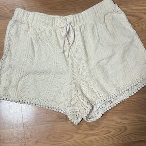Vero moda Women's Cream Lace Shorts